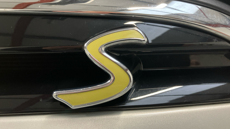 MINI Hatchback 135kW Cooper S Level 2 33kWh 3dr Auto Electric Hatchback